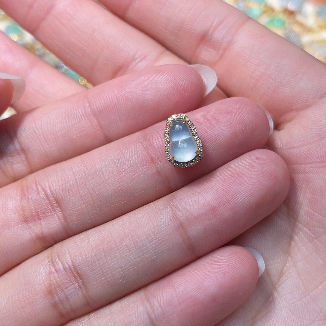 翡翠吊坠(不含链)18K金镶嵌