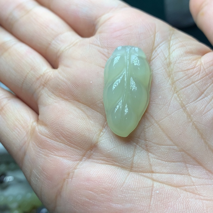 颈饰未镶嵌和田玉（糖玉）