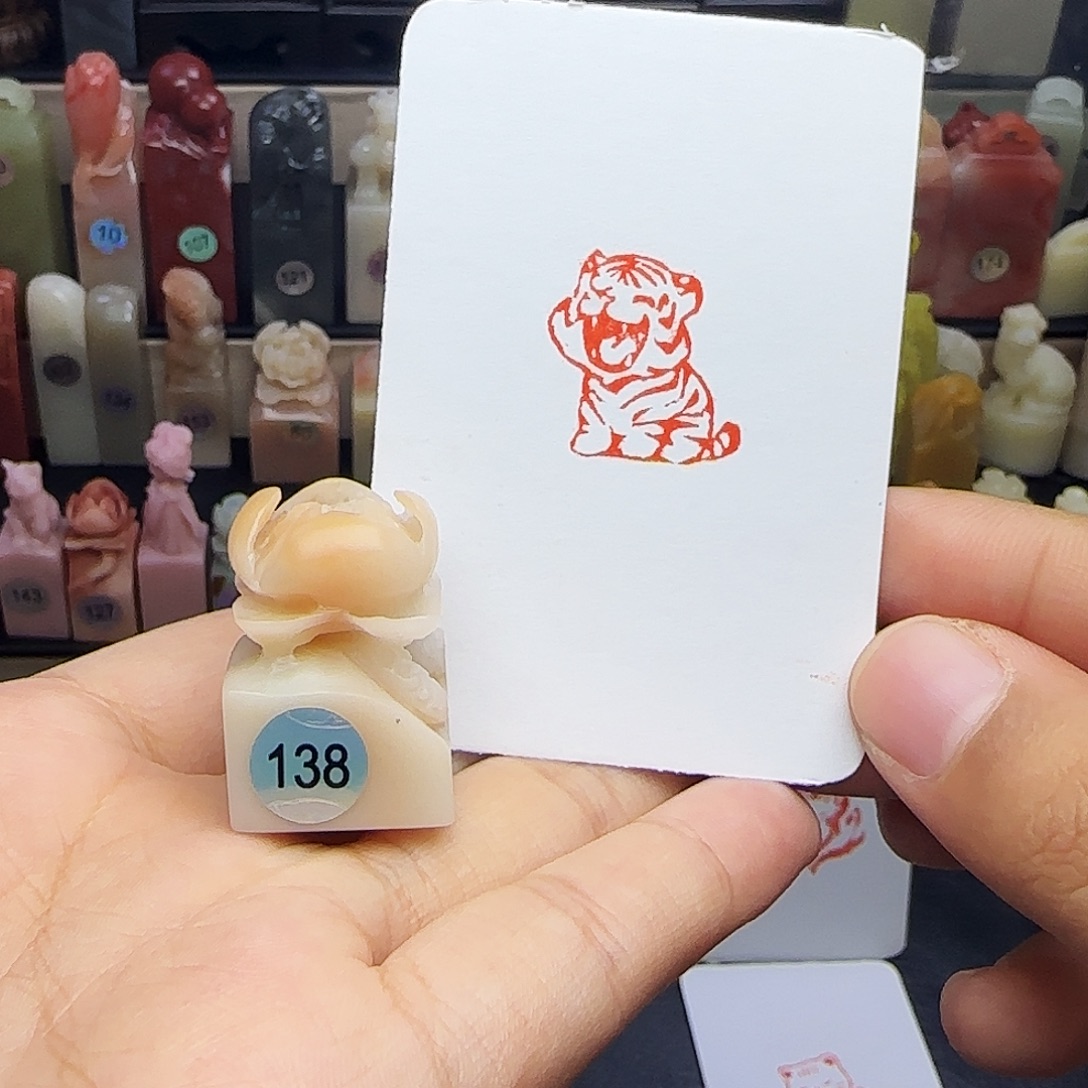 s****印石寿山石2.0精品老挝刻小老虎 纯手工篆刻