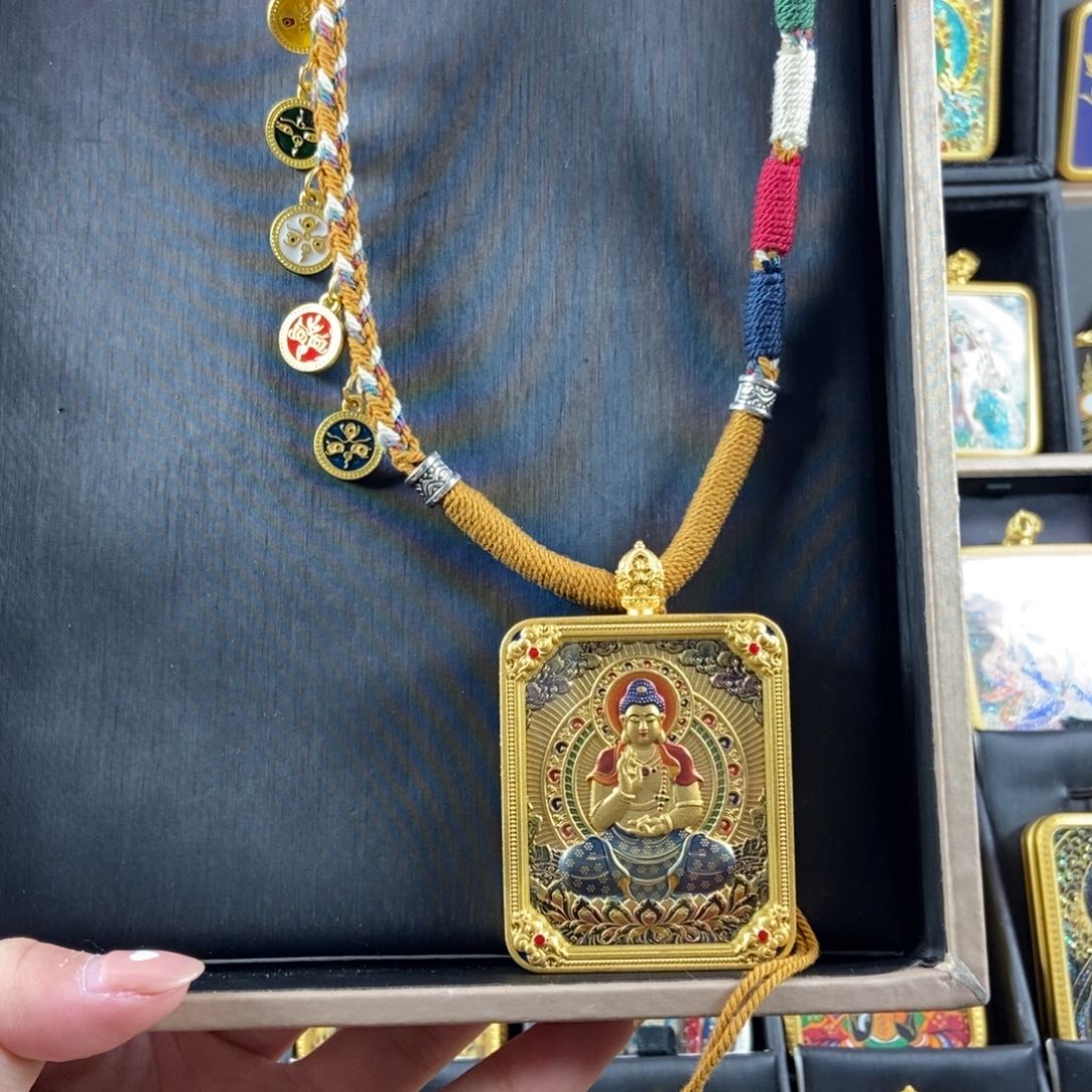 吊坠美丽的唐卡在这里结缘