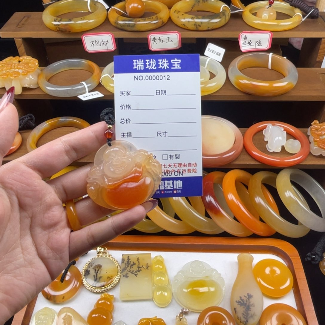 未镶嵌石英质玉（黄龙玉）颈饰00012