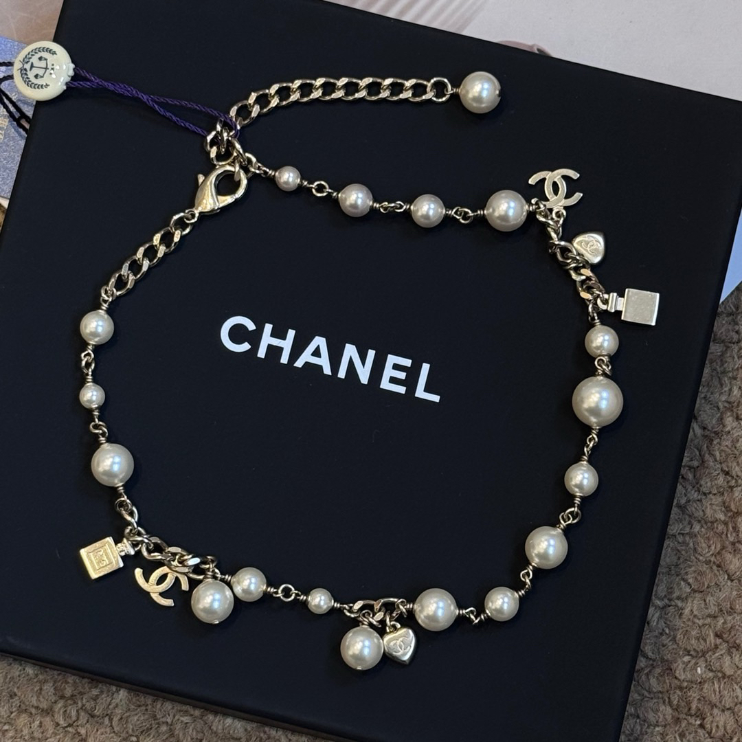 95新 Chanel/香奈儿 Chanel 金色 多元素徽章珍珠项链/613013315