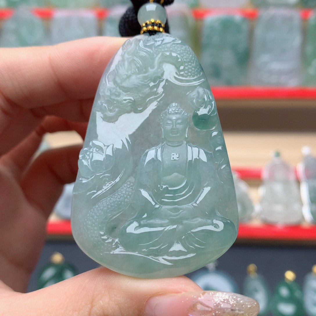 翡翠颈饰未镶嵌大日如来