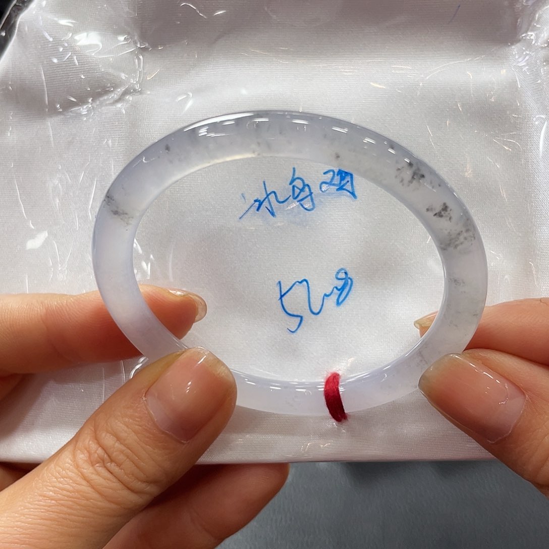 翡翠手镯未镶嵌翡翠手镯