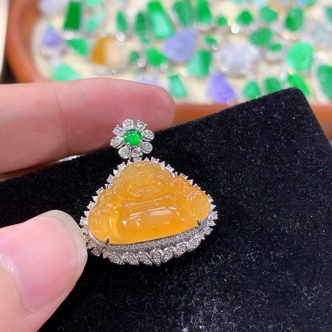 翡翠18K金镶嵌颈饰