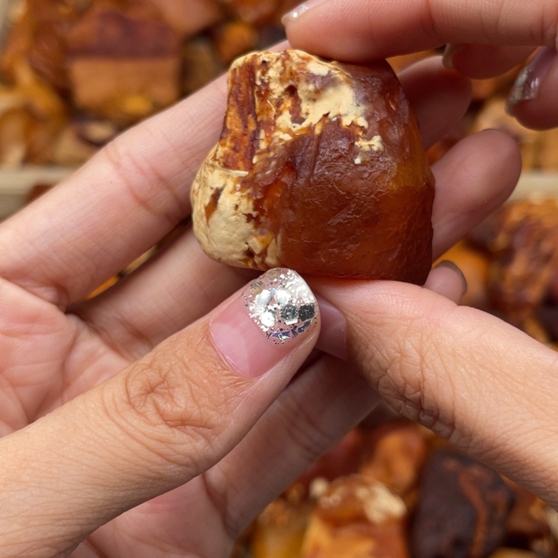 未镶嵌琥珀珠宝奇石