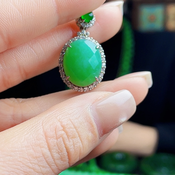 翡翠银S925镶嵌颈饰多样性