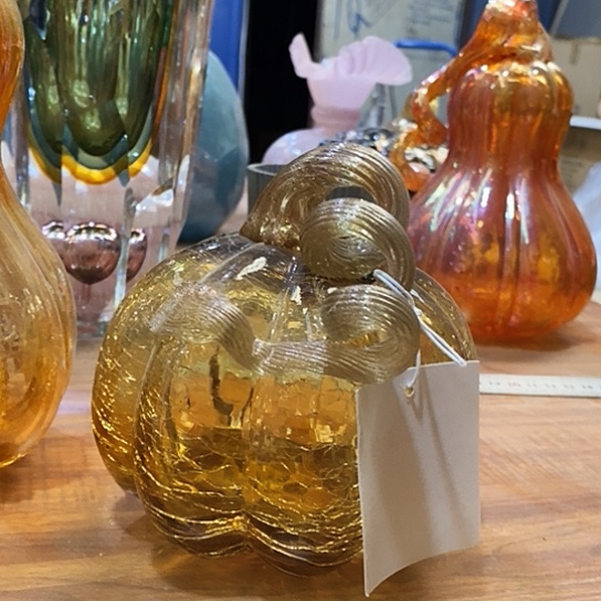 琉璃花瓶高13厘米宽13厘米