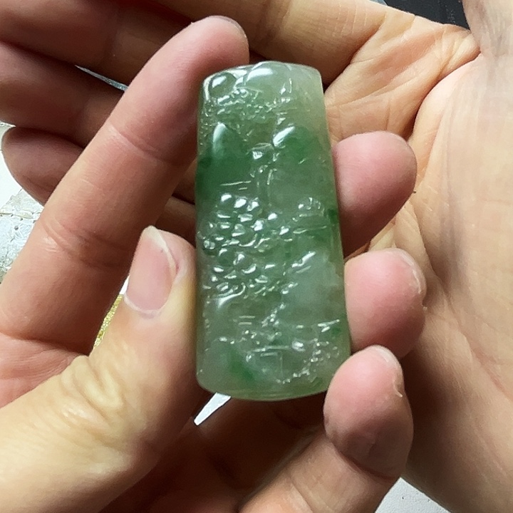 柒***后定制翡翠未镶嵌缅甸翡翠手工山水牌
