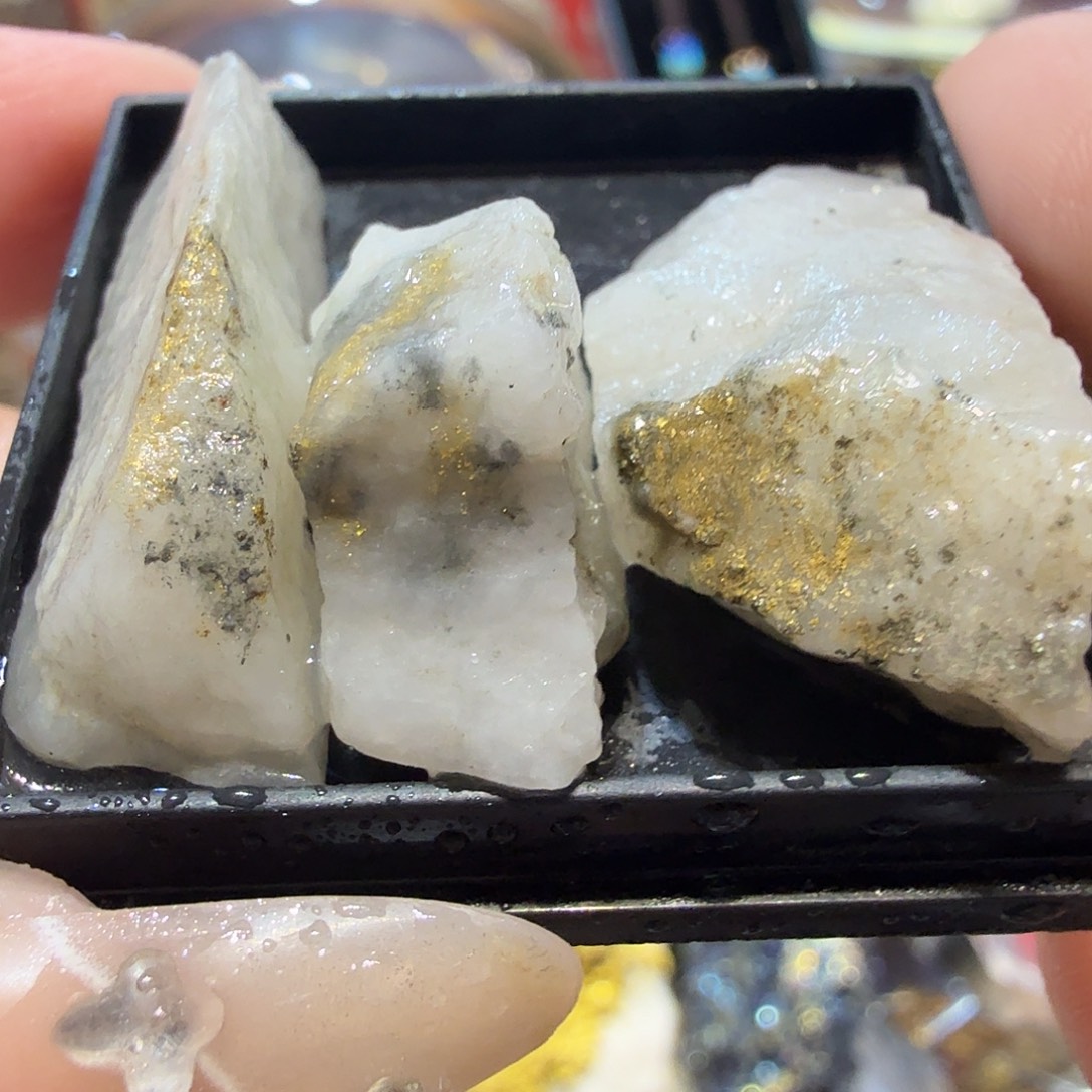 鸿15.4g聚金阁天然明金矿标