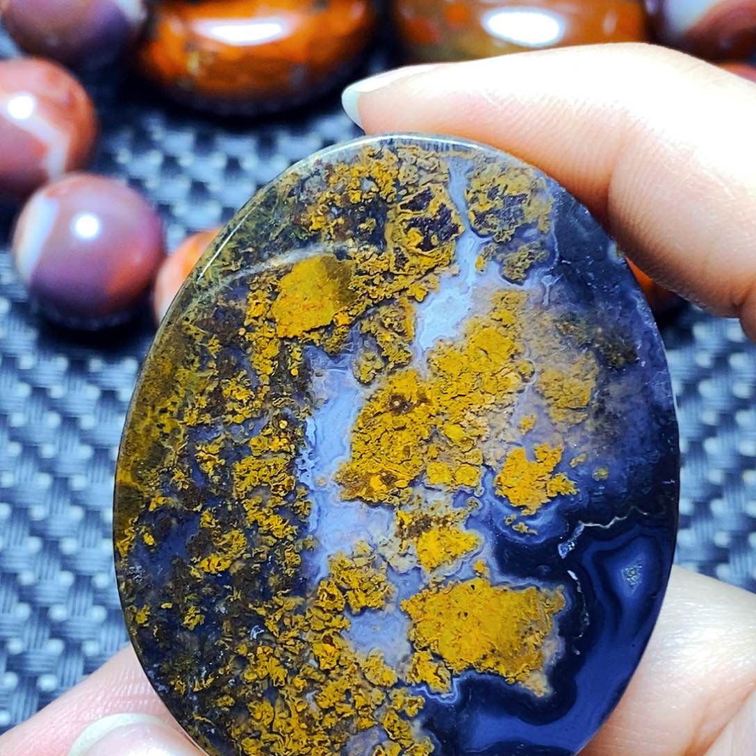 未镶嵌颈饰玛瑙/玉髓苏*