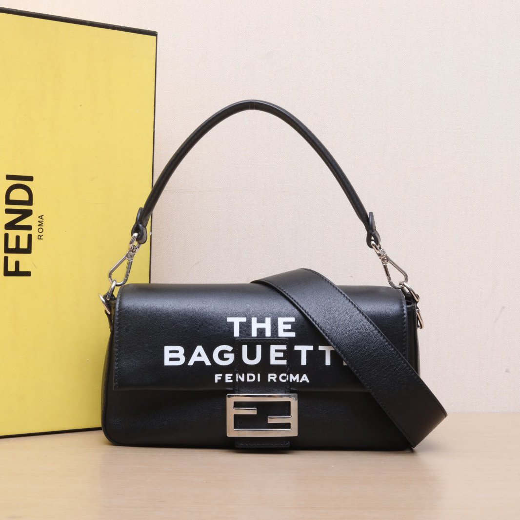 99新 FENDI/芬迪 【娇】黑色皮革C银扣fendixMJ 联名法棍包 376742