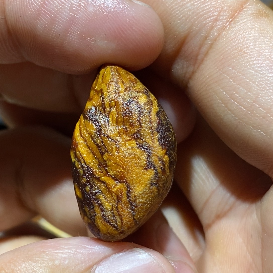 嘟****定制琥珀蜜蜡原石