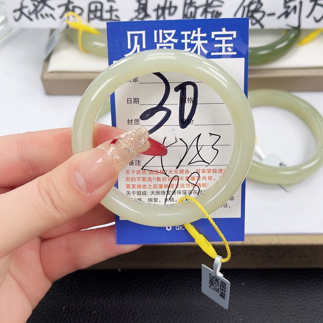和田玉手镯未镶嵌