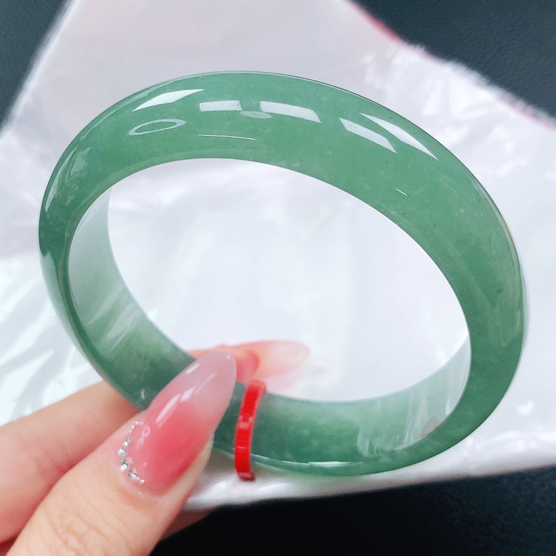 翡翠手镯未镶嵌59圈