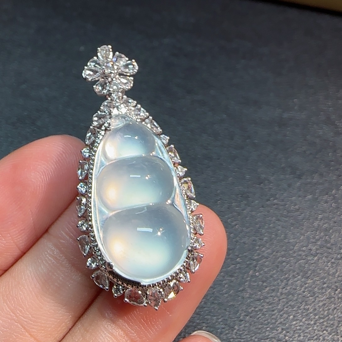 翡翠18K金镶嵌吊坠(不含链)福豆