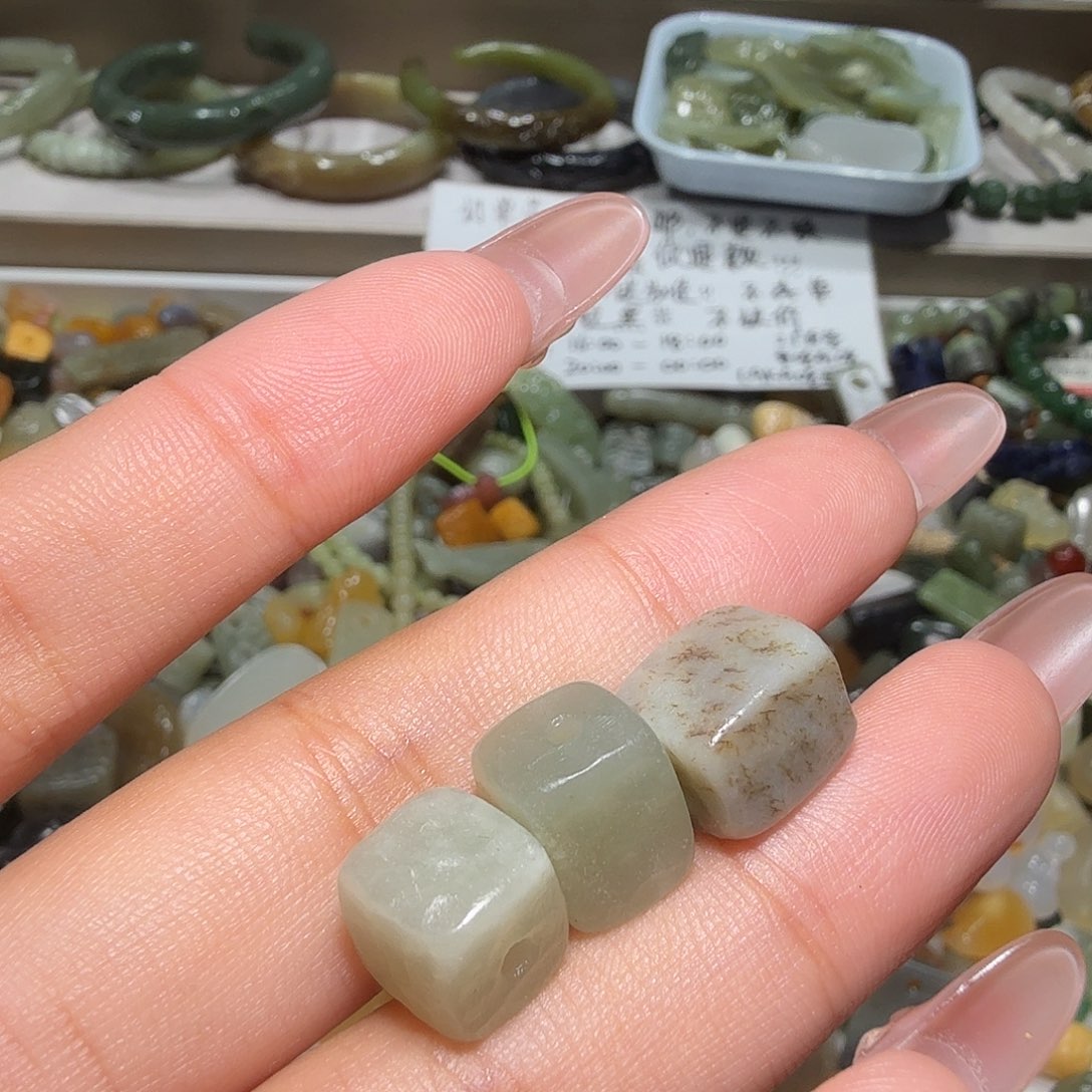 和田玉未镶嵌珠宝奇石