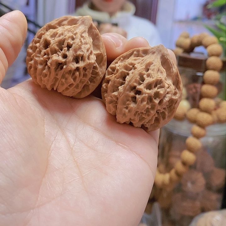 【闪购商品】文玩核桃把件39玲珑塔尖黄