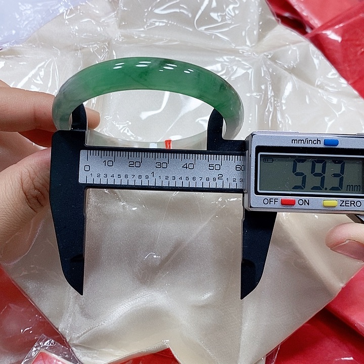 翡翠手镯未镶嵌111 