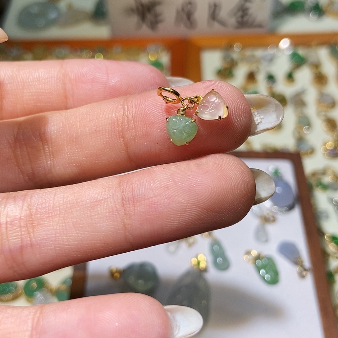 翡翠18K金镶嵌颈饰111