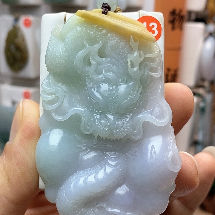 翡翠颈饰未镶嵌龙牌