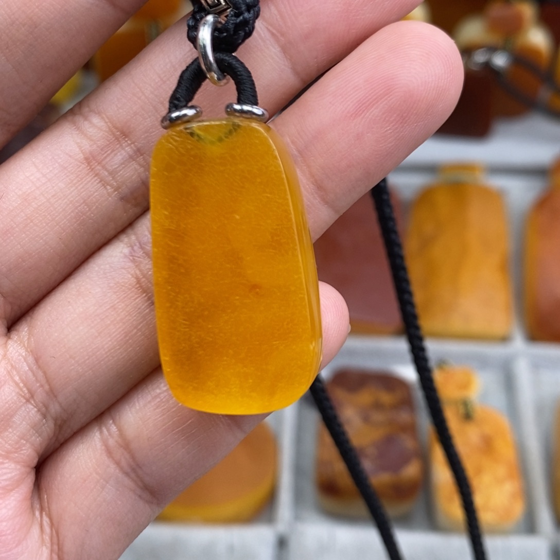 琥珀吊坠(赠链)未镶嵌