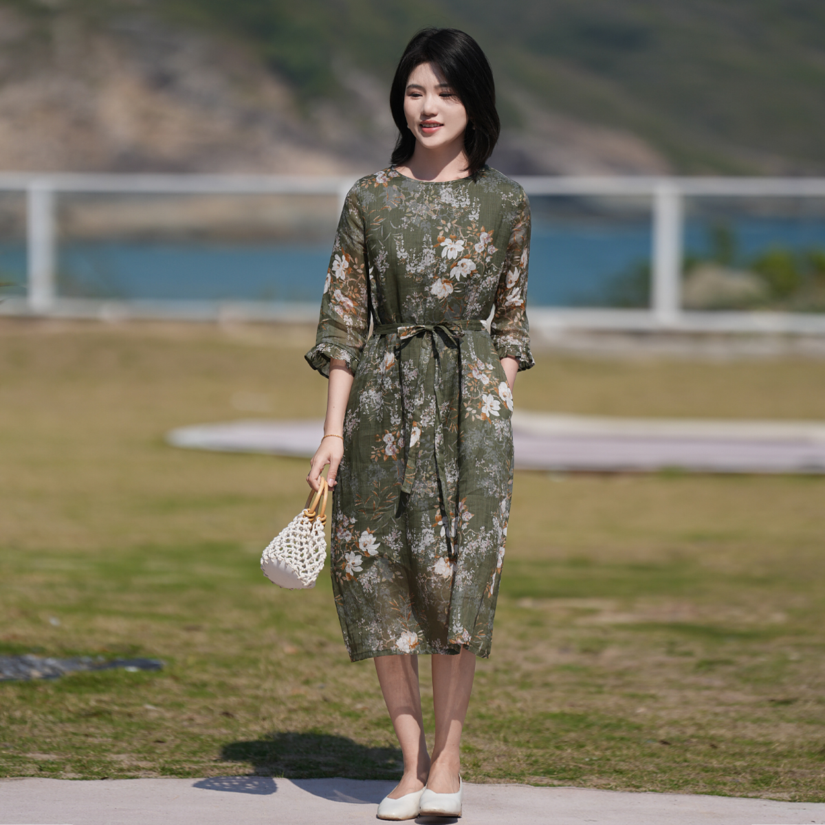 十五家2025夏季新款苎麻印花轻薄透气通勤显瘦碎花连衣裙子直筒女