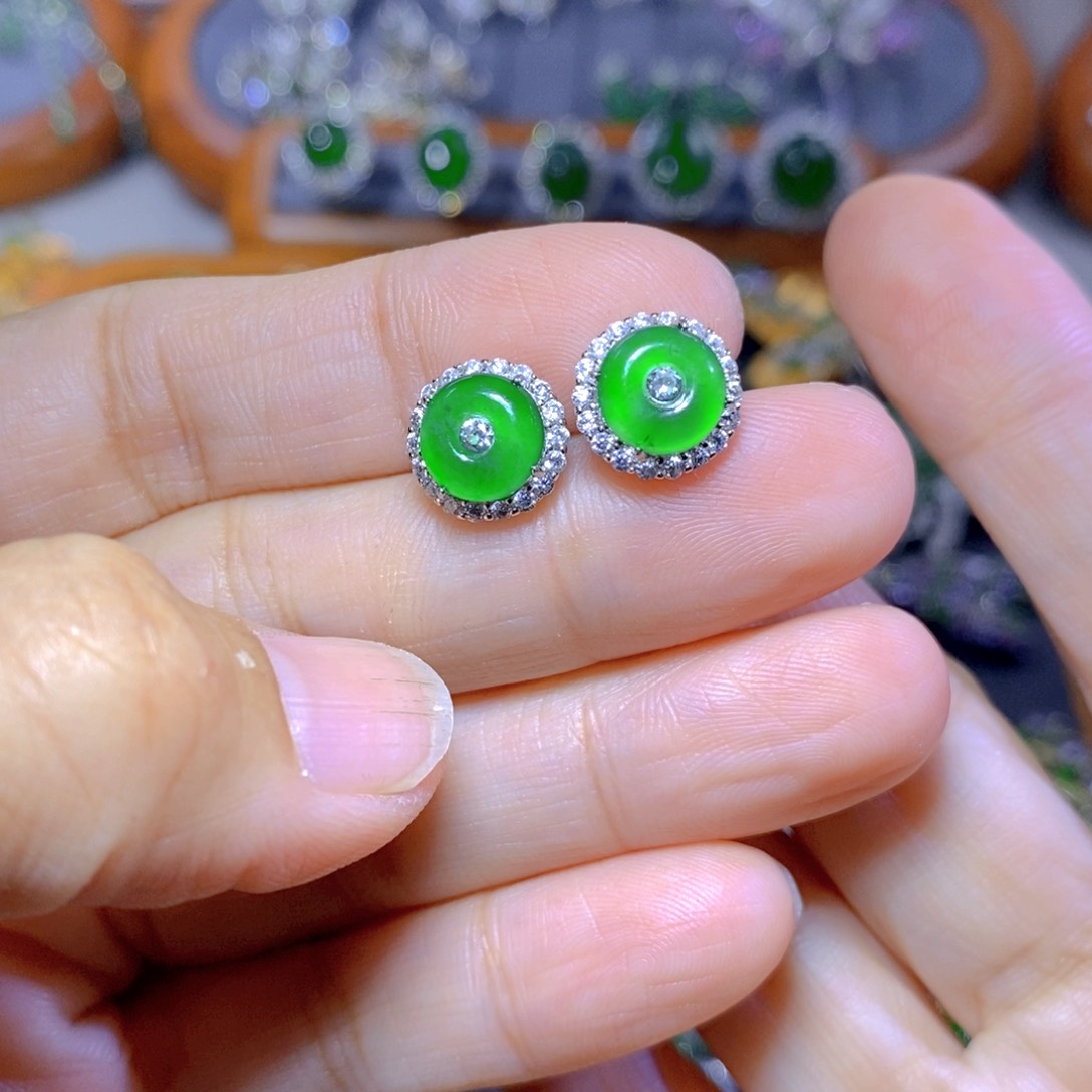 翡翠颈饰银S925镶嵌天然翡翠