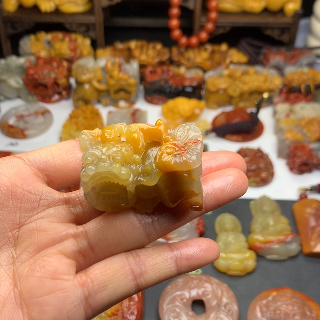 石英质玉（黄龙玉）挂件未镶嵌