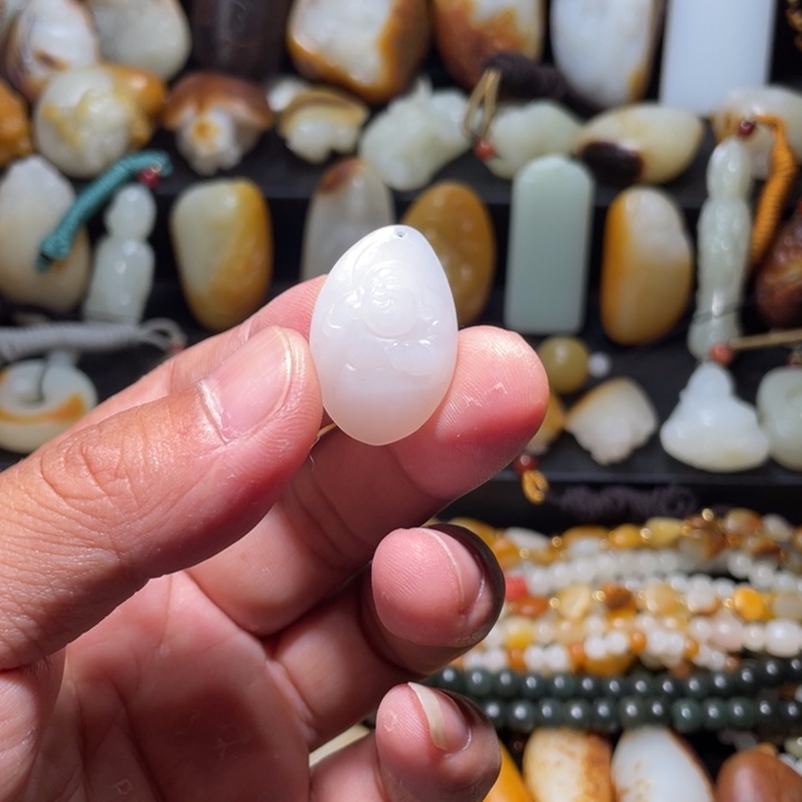 和田玉未镶嵌珠宝奇石