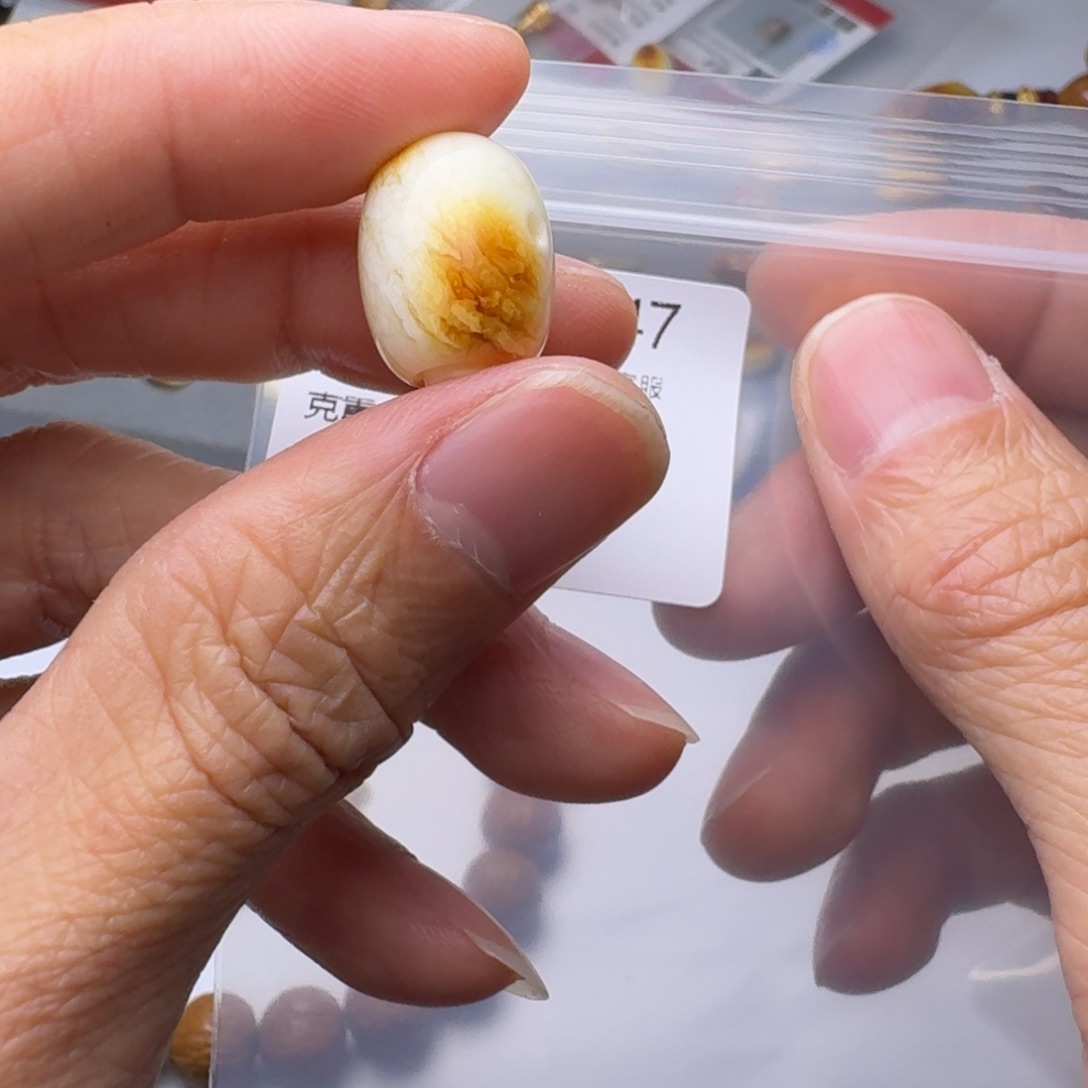 琥珀未镶嵌裸石琥珀