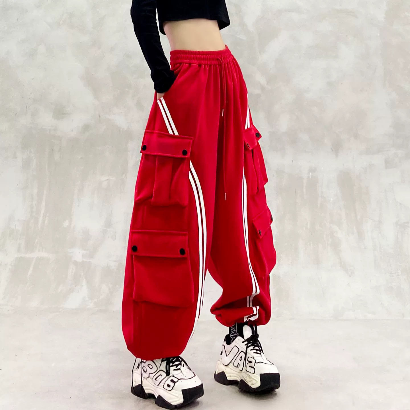 欧货潮牌休闲工装裤女2025秋新款重工多口袋宽松抽绳杠条直筒长裤