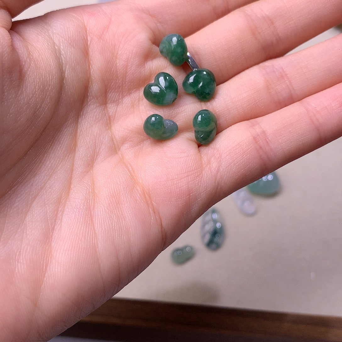 布***冻翡翠未镶嵌颈饰拍6