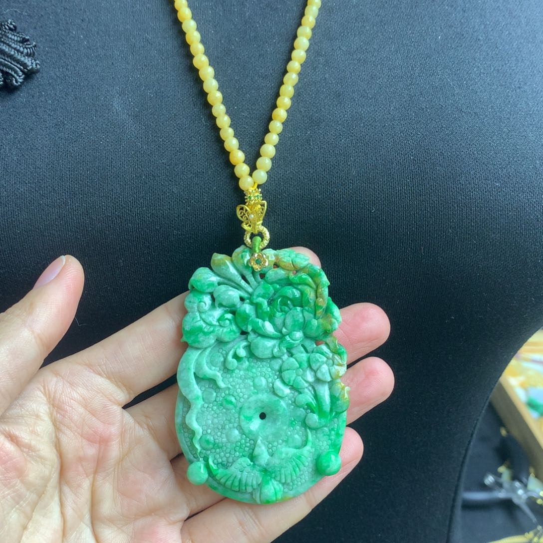 翡翠颈饰未镶嵌翡翠