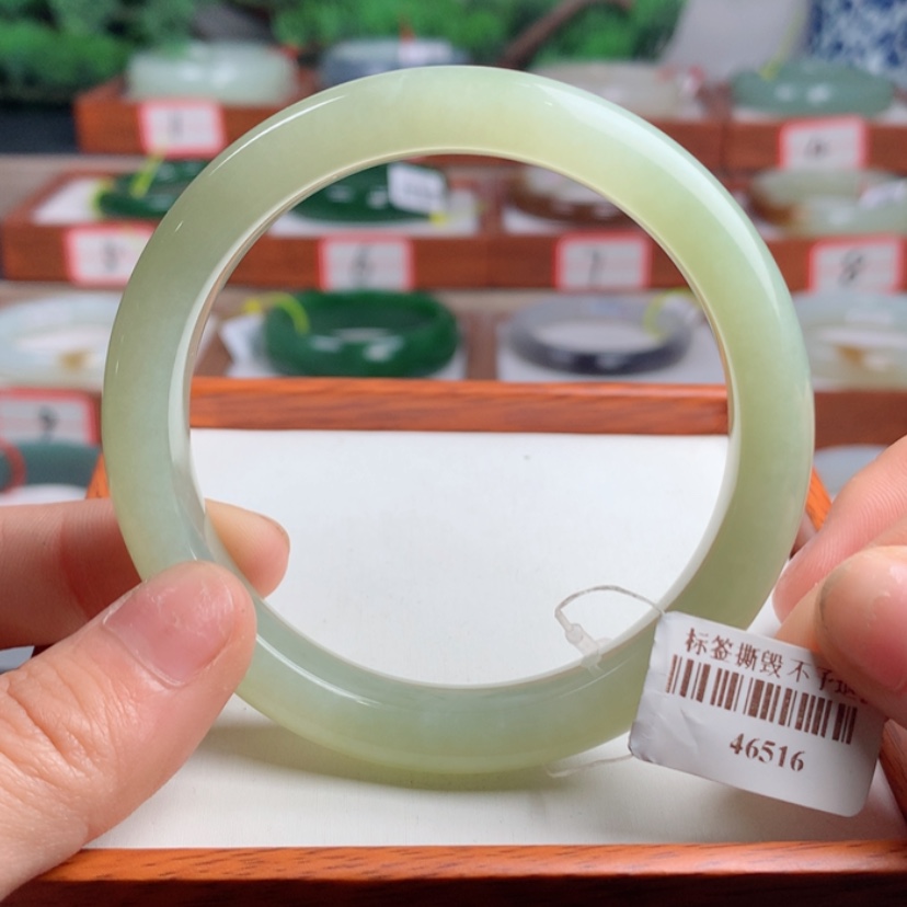 【闪购商品】和田玉手镯未镶嵌57