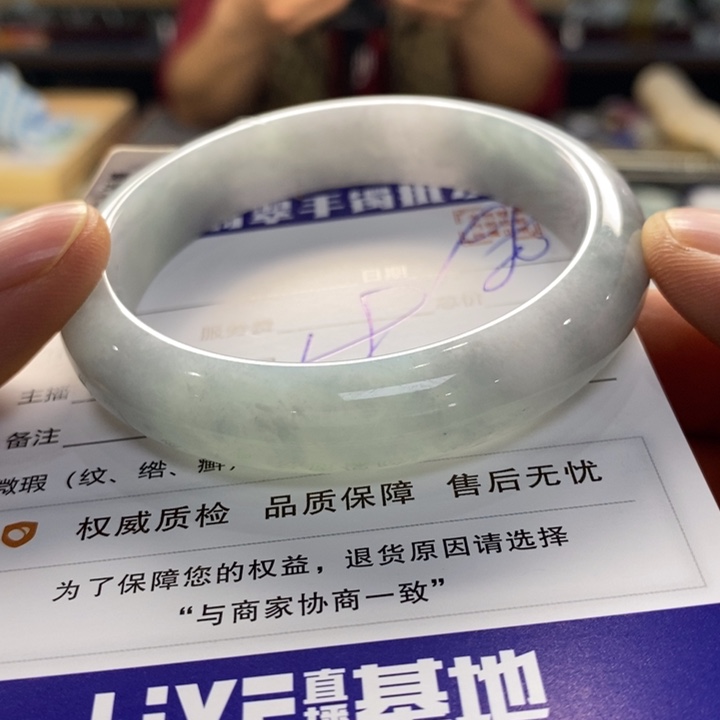 翡翠手镯未镶嵌翡翠手镯未镶嵌