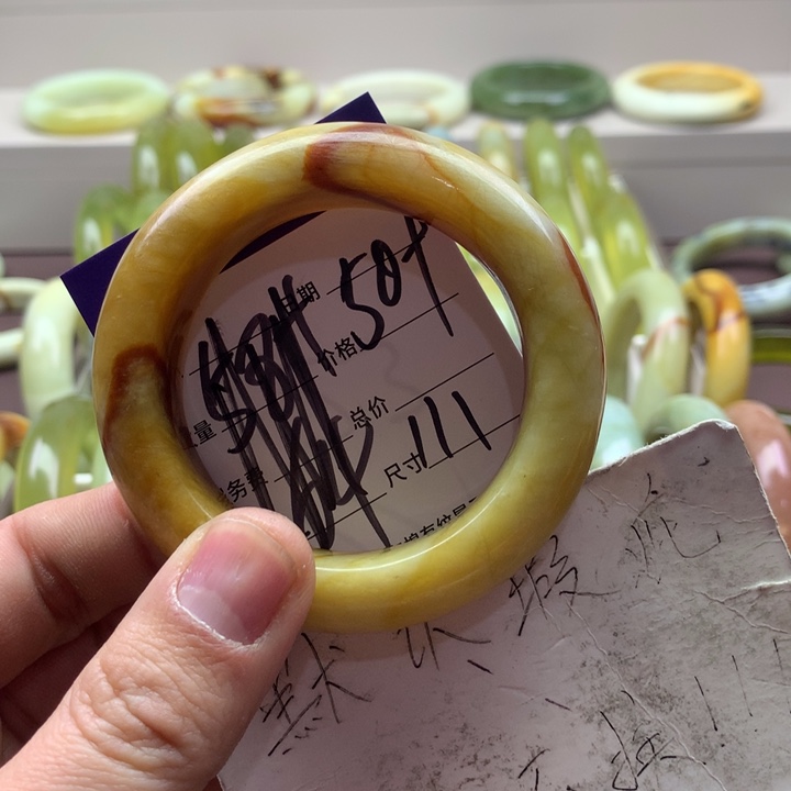 蛇纹石玉手镯未镶嵌梵*