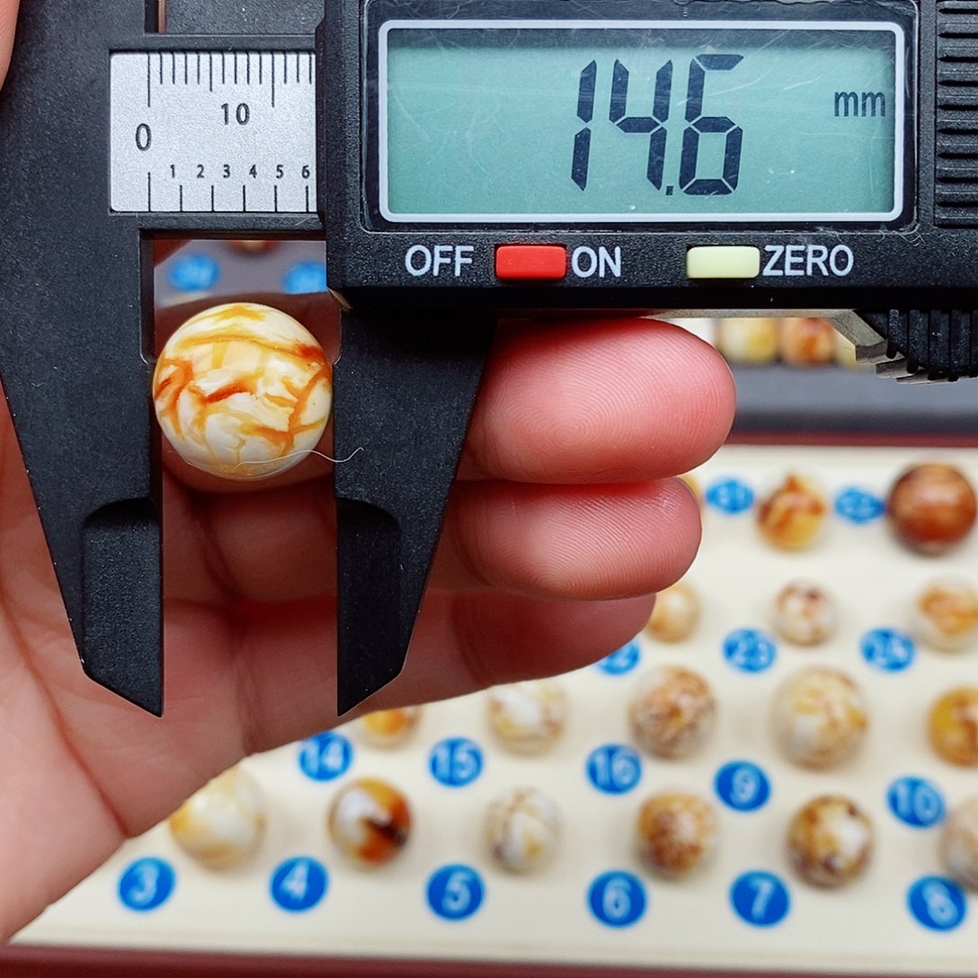 蜜蜡裸石未镶嵌蜜蜡