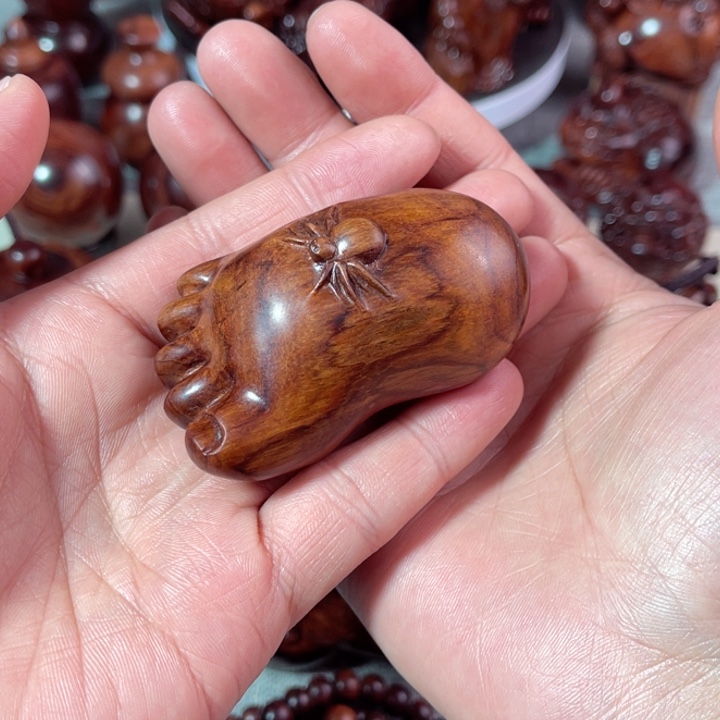 黄花梨/降香黄檀把件知足