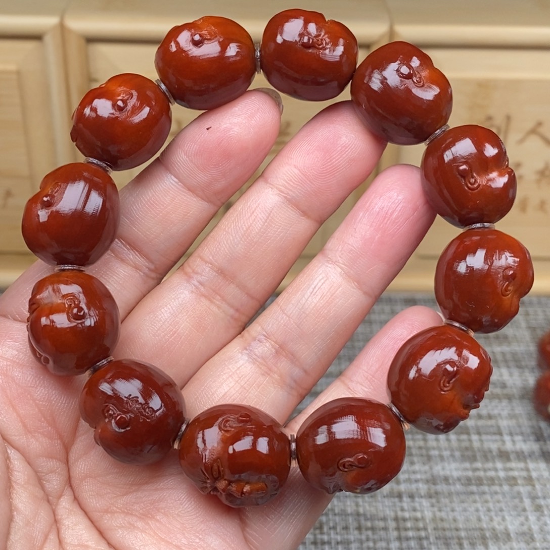 C***具吊坠橄榄核人生百态