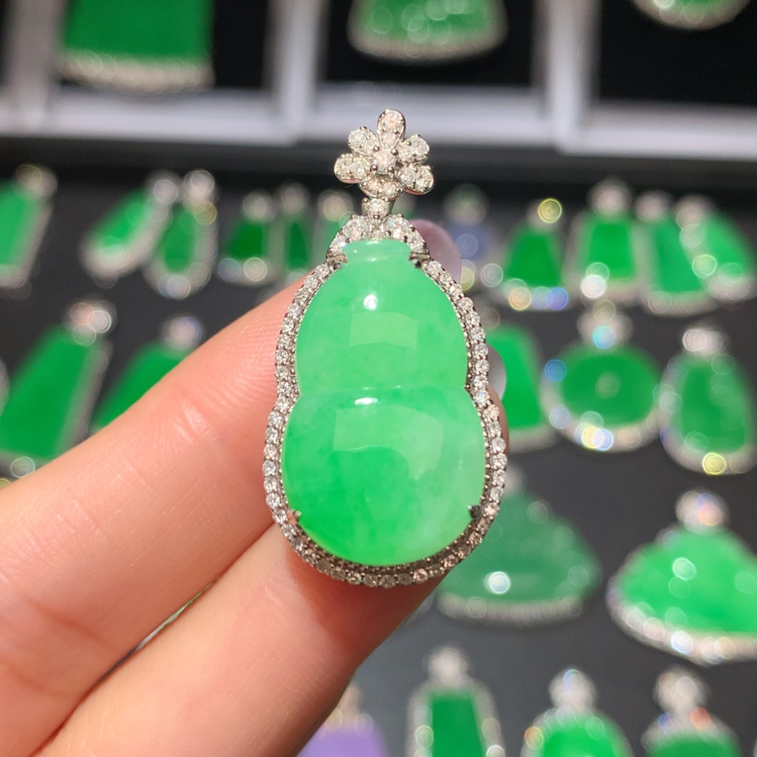 翡翠颈饰18K金镶嵌翡翠