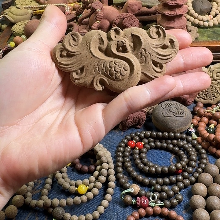 龙涎香方凤凰微瑕香牌