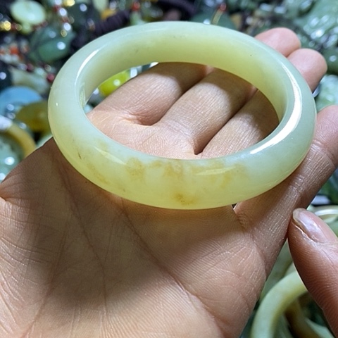 和田玉手镯未镶嵌56口径