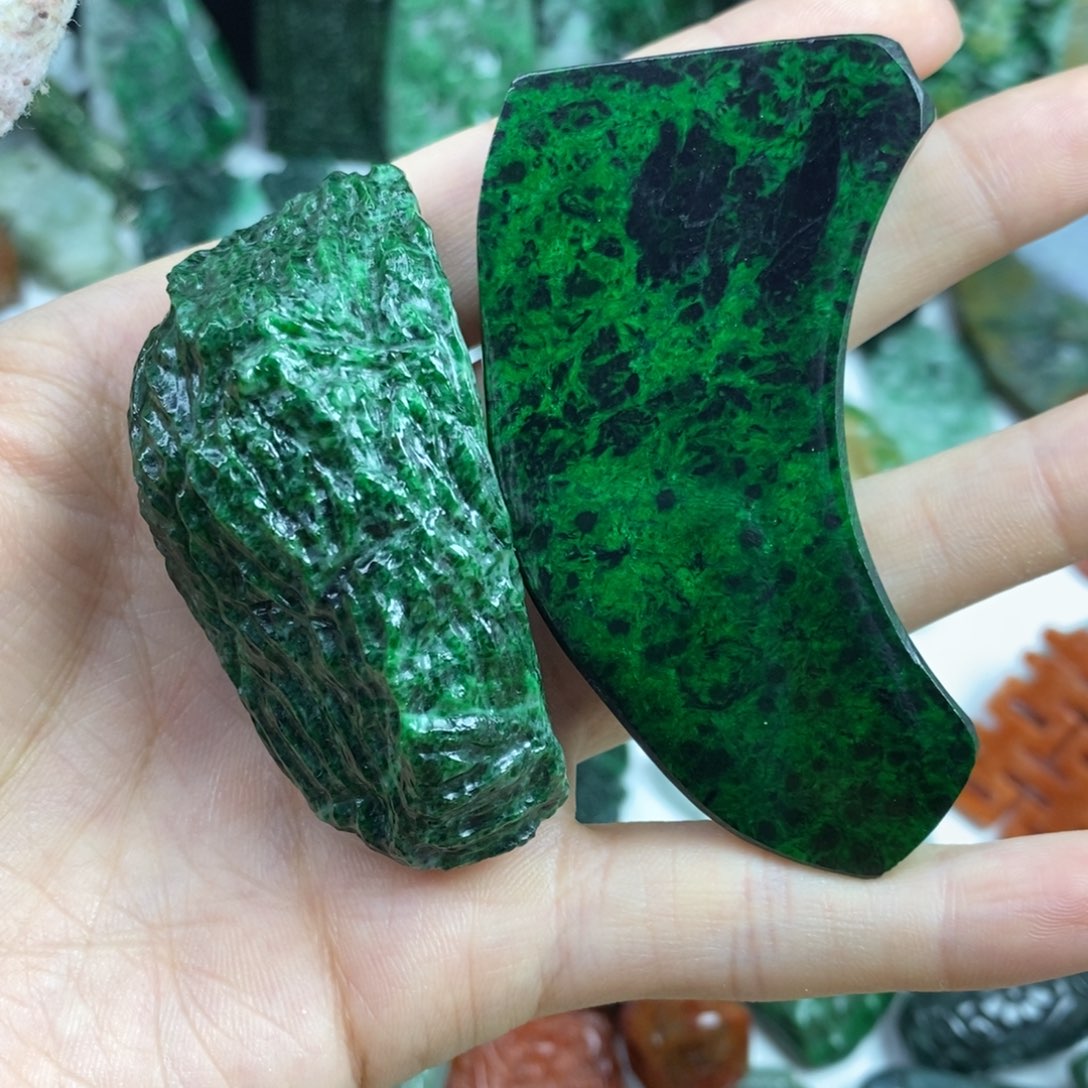 翡翠颈饰未镶嵌自****妈吊坠