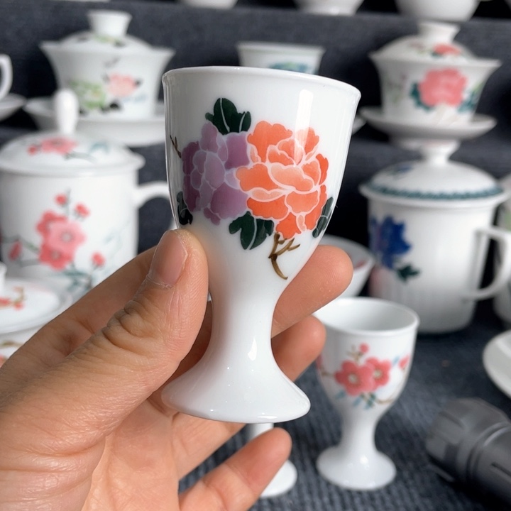 景德镇陶瓷酒杯牡丹