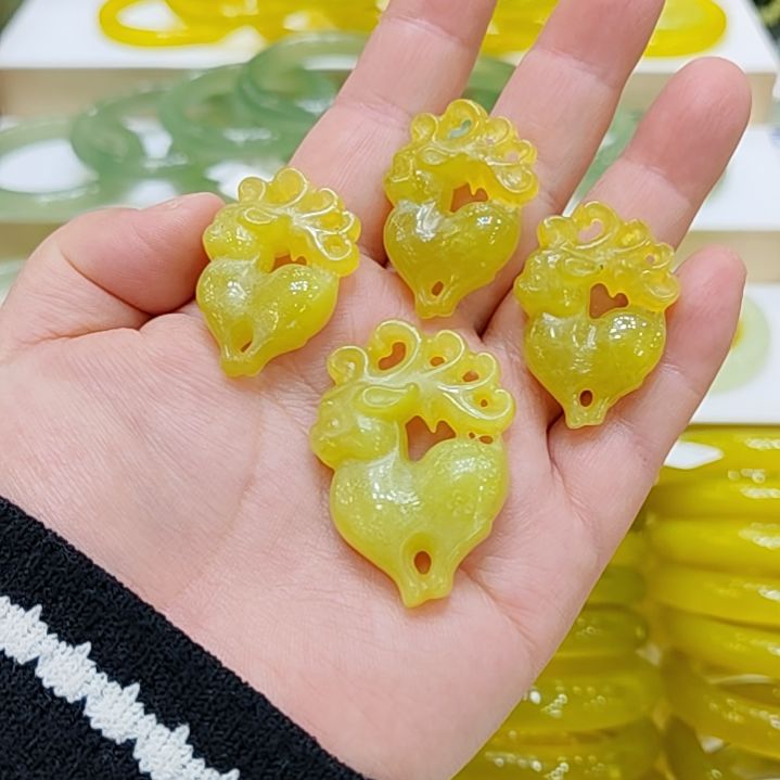 岫玉未镶嵌颈饰微瑕多样性发货拍一发一微瑕