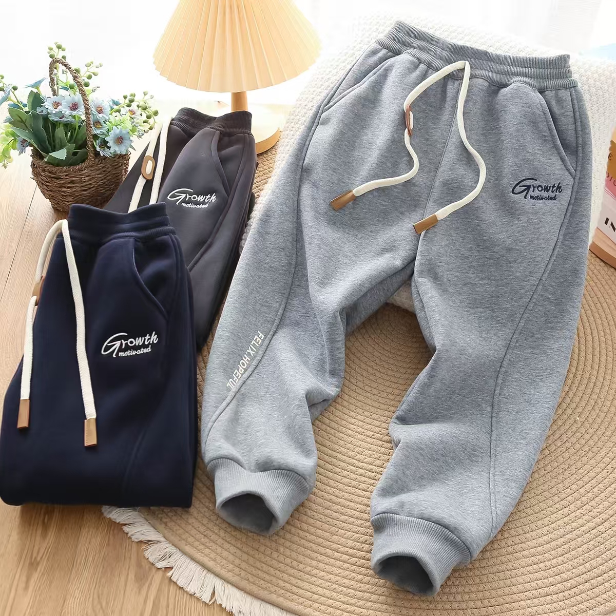 2025冬季新款儿童中大童字母加厚撸猫绒运动休闲卫裤