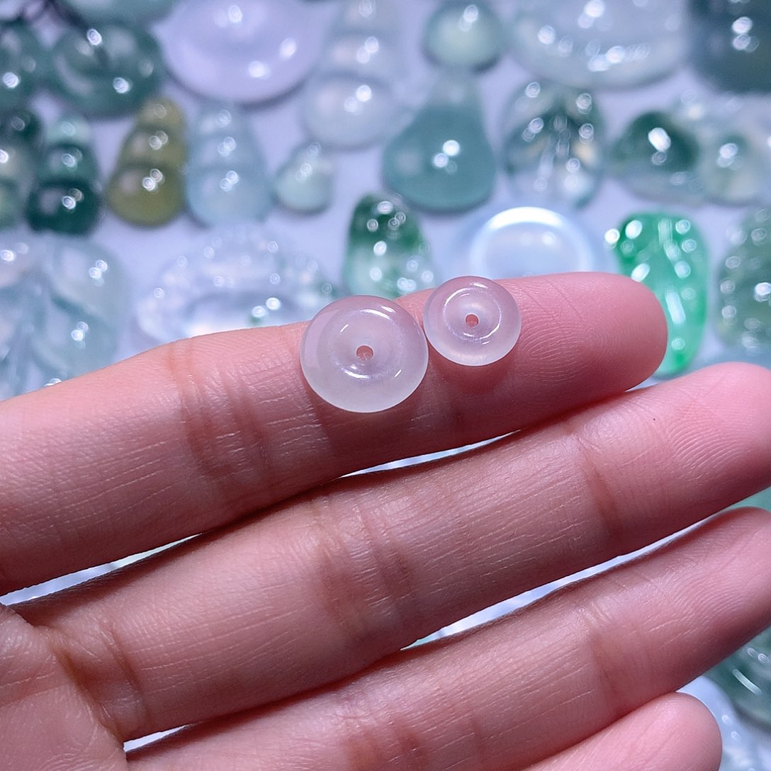 【闪购商品】翡翠颈饰未镶嵌一对