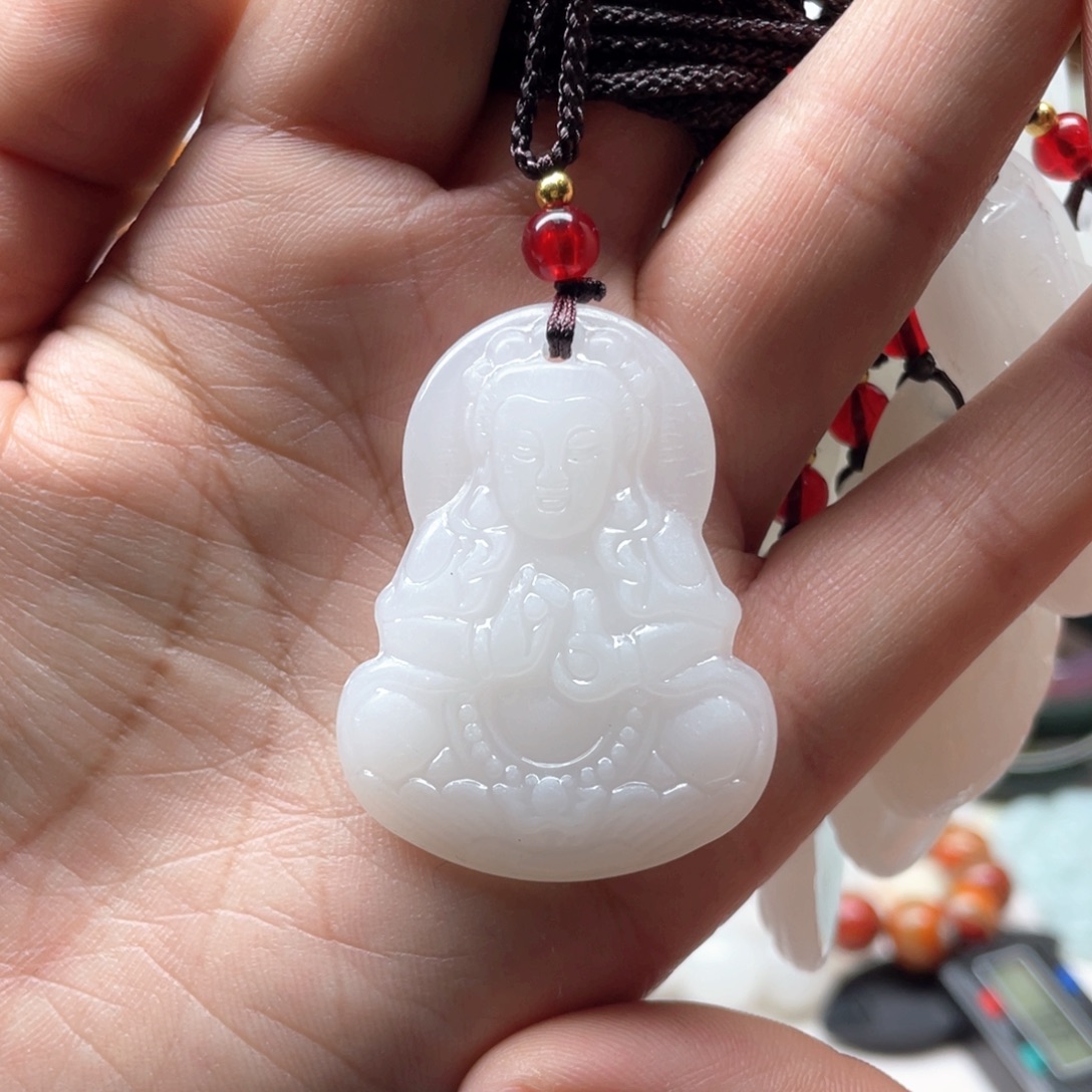 石英质玉未镶嵌颈饰