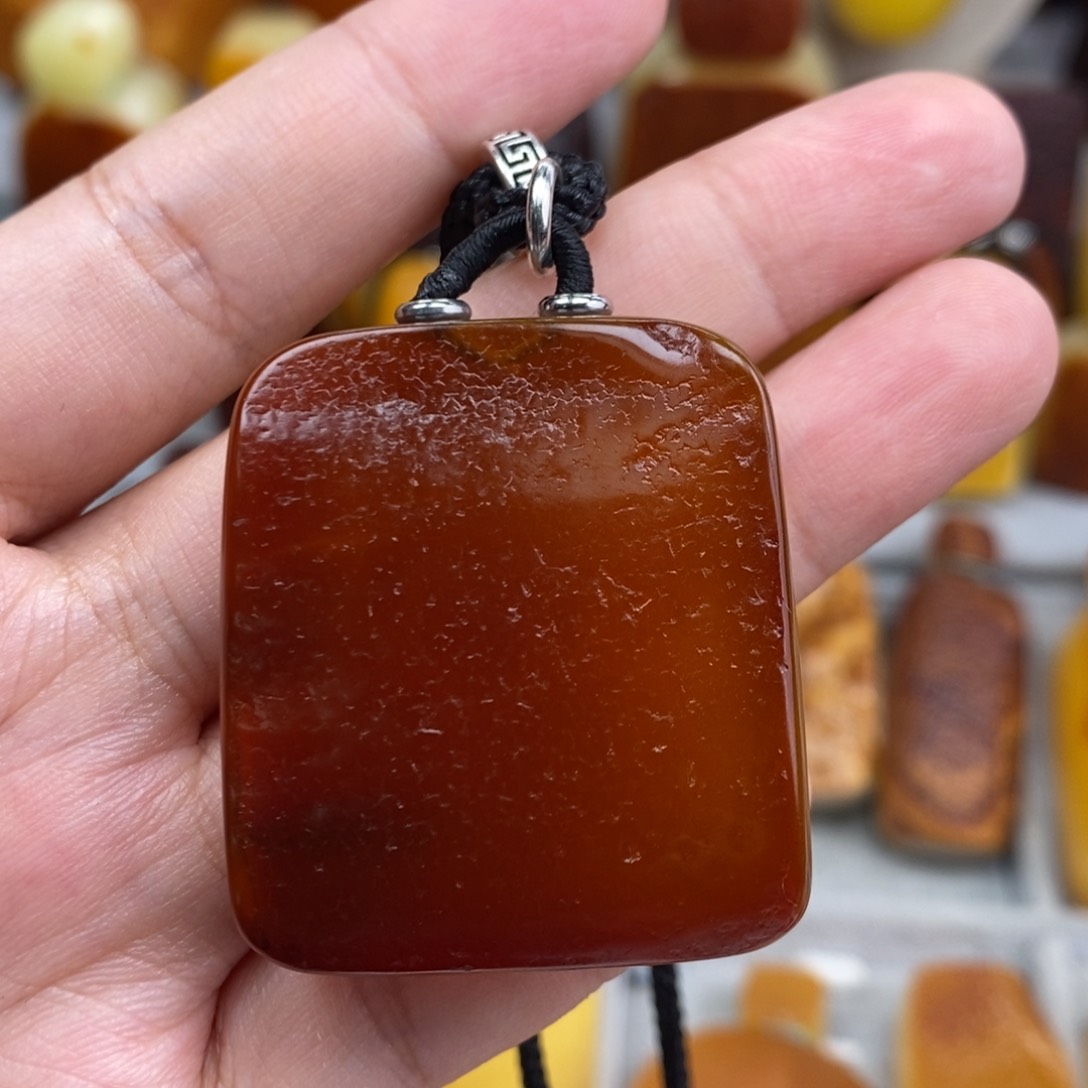琥珀吊坠(赠链)未镶嵌